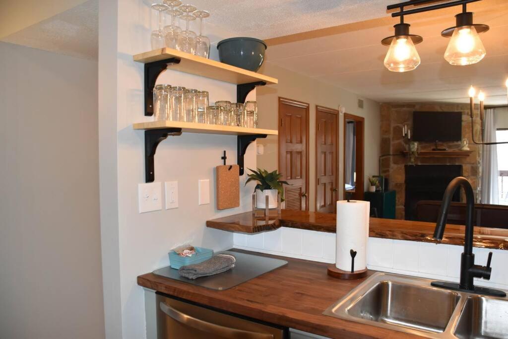 개틀린버그 Cozy Mountain Getaway! Mountain Views! 2 Bed, 2 Bath, Sleeps 6 아파트 외부 사진